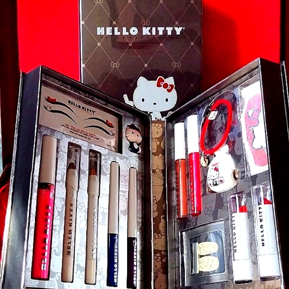 Hello Kitty Other - All 👀 on Hello Kitty Glitter Eyeliner Appliques